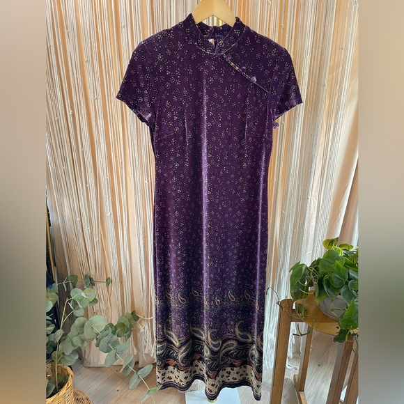Vintage Dresses & Skirts - vintage purple velvet cheongsam/qipao w classic mandarin collar & short sleeves